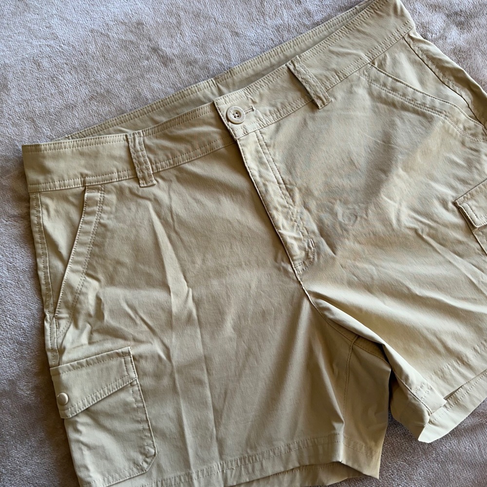 Eddie Bauer Cargo Shorts Women Size 14 Tan Hiking Utility Excellent Breathable